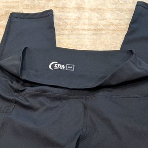 Black Zyia Pocket Legging Capri